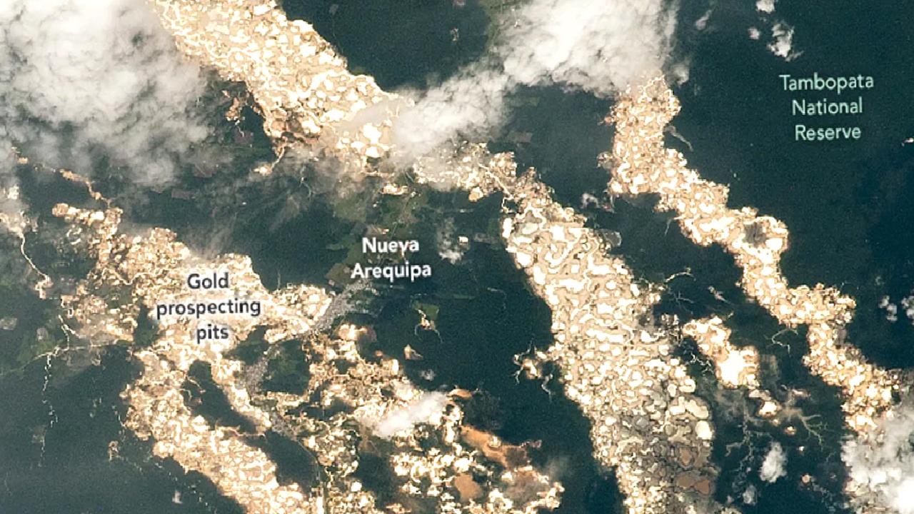 Dünya’yı parıl parıl parlarken gösteren bu uydu imgesi, aslında büyük trajediler içeriyor