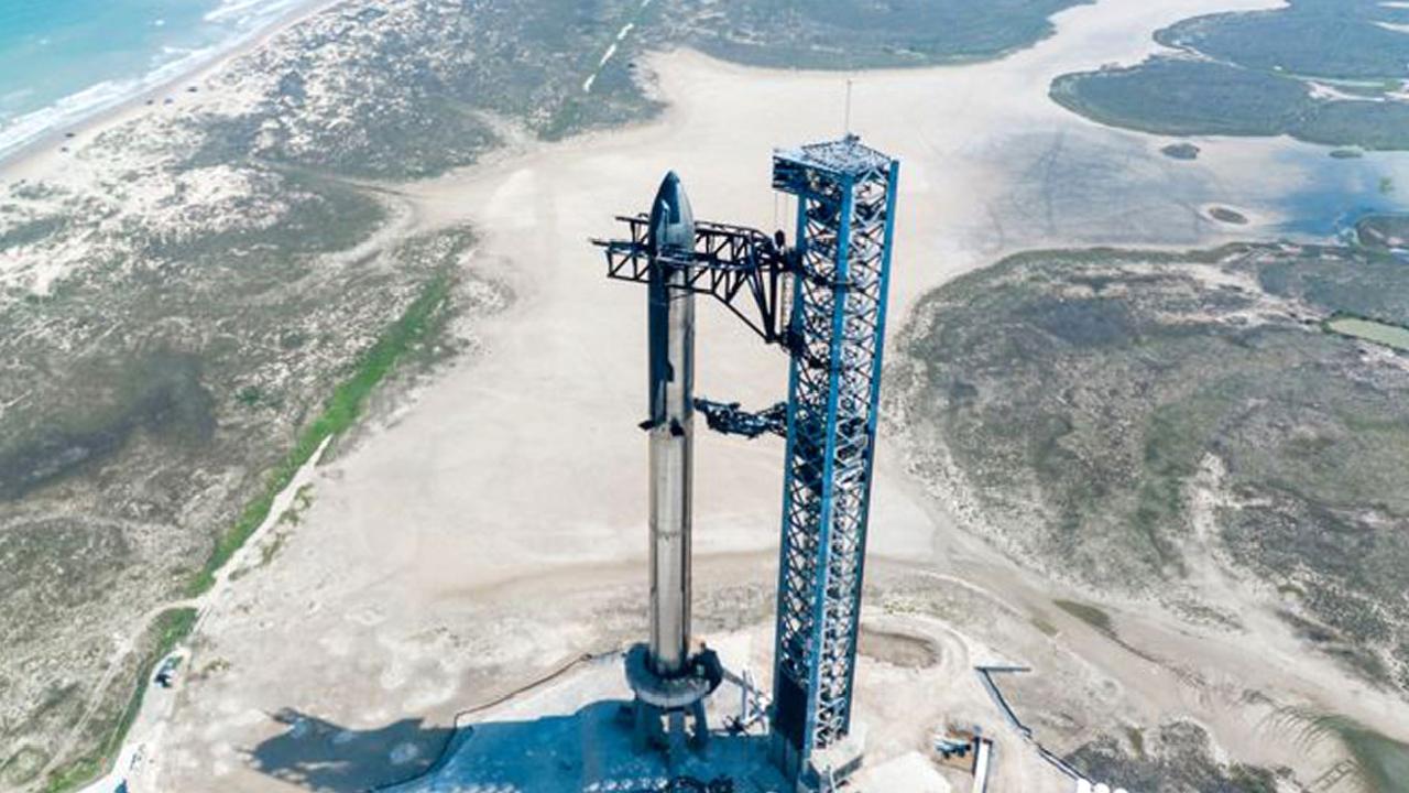 Elon Musk’ın dev roketi Starship bir sefer daha rampada: Büyük fırlatmayı canlı olarak izleyin