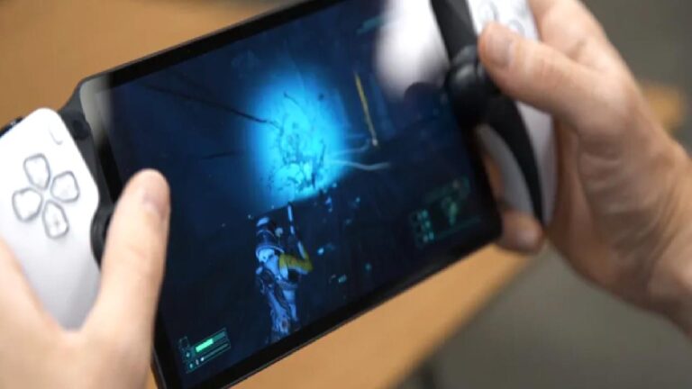 Bu sefer yaptı! Sony’den PS4 oyunlarını açan yeni el konsolu