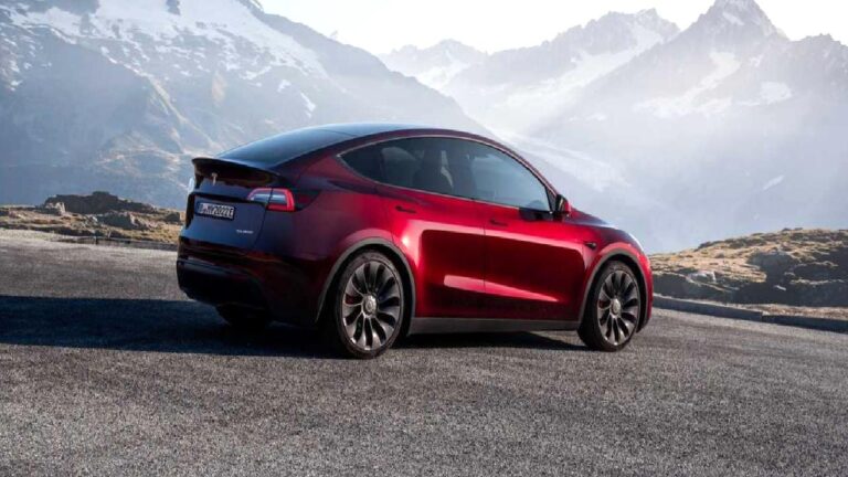 Elon Musk: “2.000 dolar verin, Tesla Model Y’nizin saklı gücünü açayım”