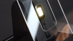 LG, Akıllı Saatlere Çağ Atlatacak Yeni Ekran Teknolojisini Duyurdu: 3 Boyutlu Görüntü Üretebiliyor