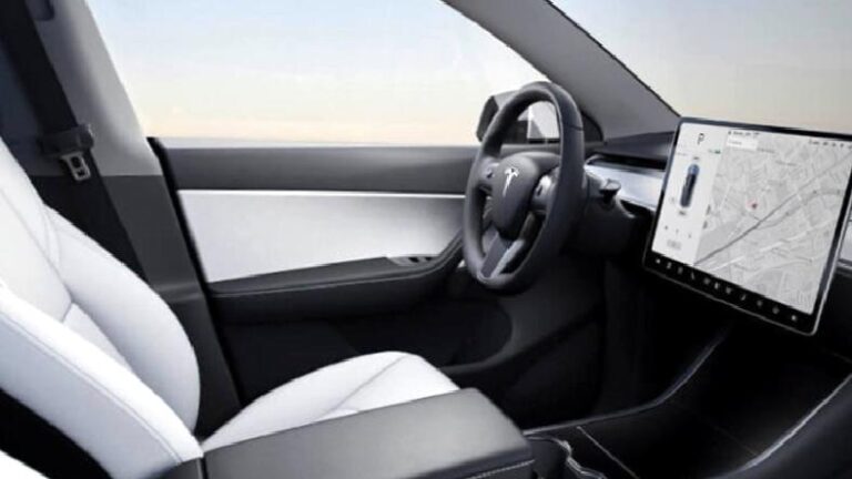 Tesla’nın Arabaları İçin Kendi Sesli Asistanı Üzerinde Çalıştığı Ortaya Çıktı