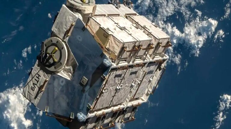 Bir konutun çatısına düşen uzay çöpü, NASA’nın başına bela oldu