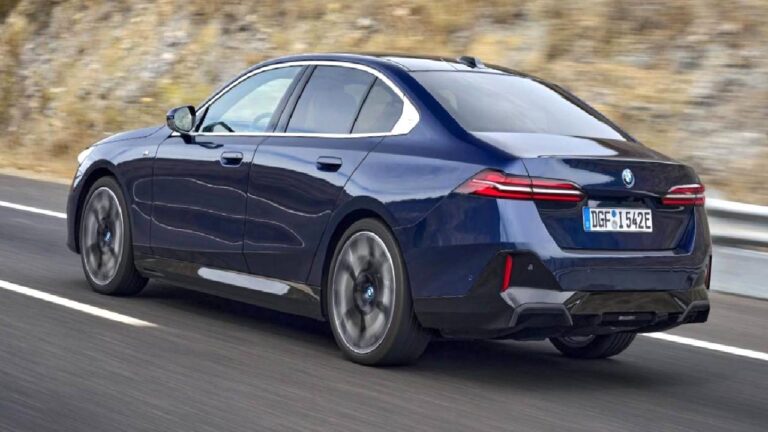 BMW’den yeni 1.6 lt hibrit 520i Sedan! İşte fiyatı