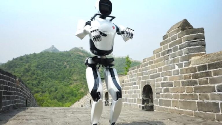 İlk Kere Bir İnsansı Robot, Çin Seddi’ne Tırmandı! [Video]