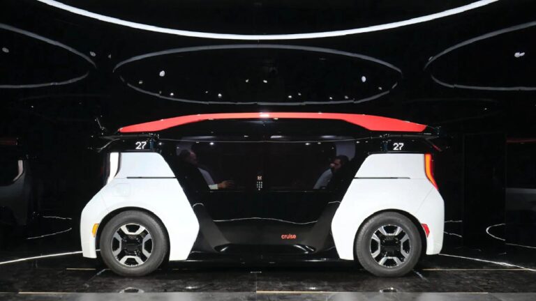 Çılgın milyarder Musk kararlı! Tesla Robotaksi geliyor!