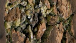 Curiosity’nin kazara ezdiği Mars kayasından şaşırtan bir sürpriz çıktı