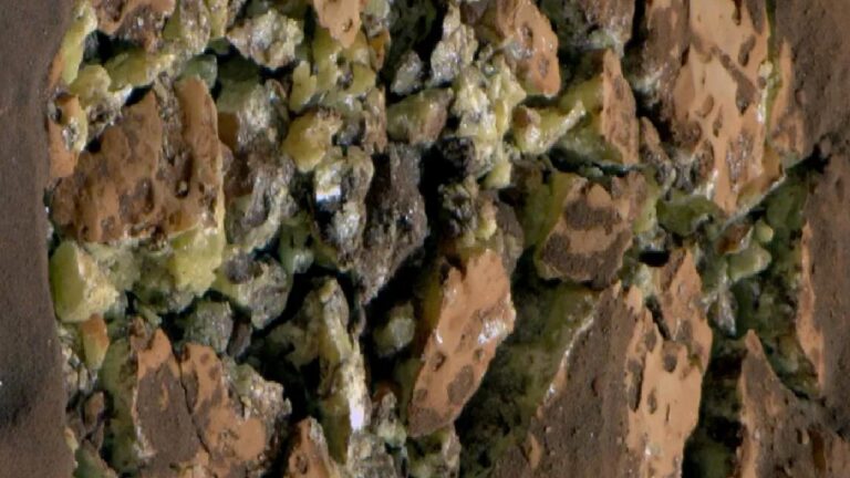 Curiosity’nin kazara ezdiği Mars kayasından şaşırtan bir sürpriz çıktı