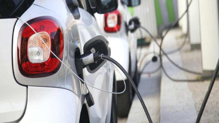 Dünyada bir ilk: Elektrikli araçlar, elektrik kesintisi sırasında şebekeye güç sağladı