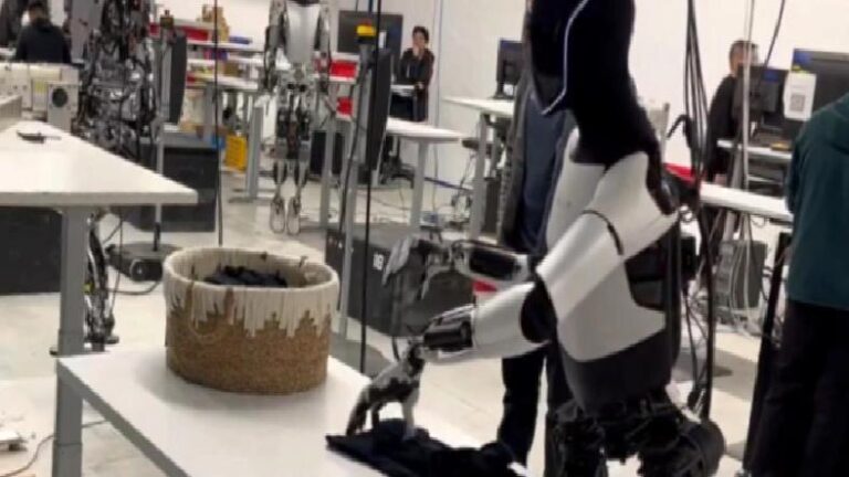Elon Musk, Tesla’nın Gelecek Yıl İnsansı Robotlar Kullanmaya Başlayacağını Açıkladı