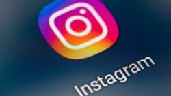 Instagram, çok acayip bir WhatsApp çıkartması hazırlıyor