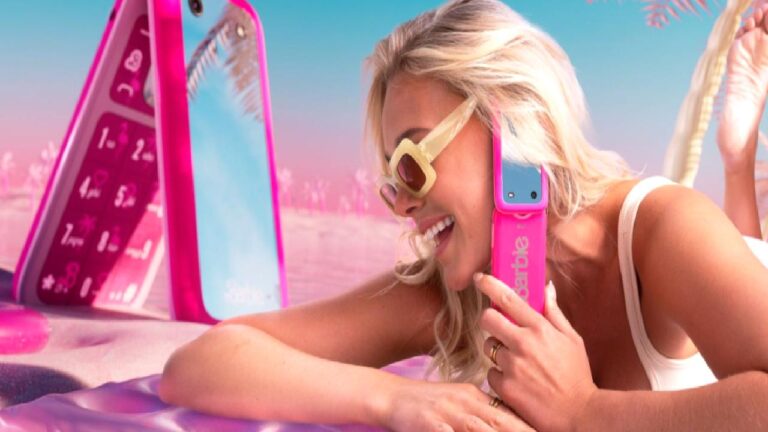 Nokia’nın en anlamsız telefonu: Kapaklı Barbie telefonu piyasaya çıkıyor