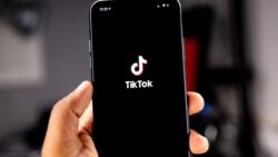 TikTok, Messenger gibi grup sohbetleri ve çıkartmalar alıyor