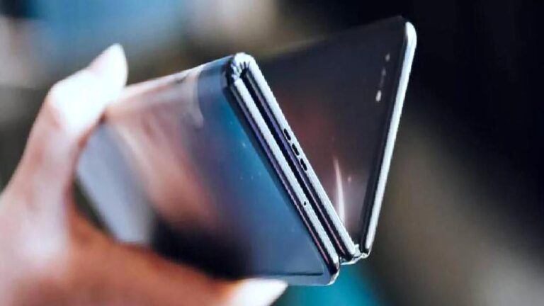 Üç katlı katlanabilir akıllı telefon sektöründe rekabet kızışıyor!