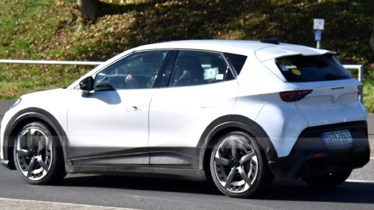 25 bin Euro’luk Cupra Raval test edilirken yakalandı!