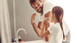 Diş fırçanızda yaşayan virüslere inanamayacaksınız!