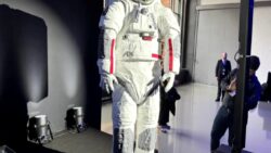 Lüks moda markası, astronotlar için uzay giysisi geliştirdi