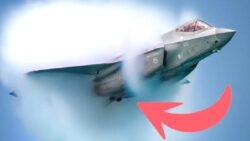 Uçakların Birkaç Saniyeliğine Bembeyaz Bir Buluta Girerek Görünmez Olduğu Durum: Buhar Konisi