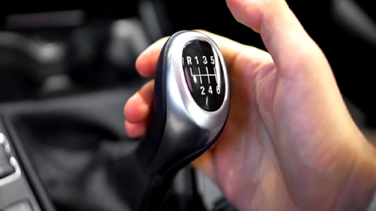 Yılların tartışması: Yokuş aşağı giderken vitesi boşa almak ziyanlı mı?