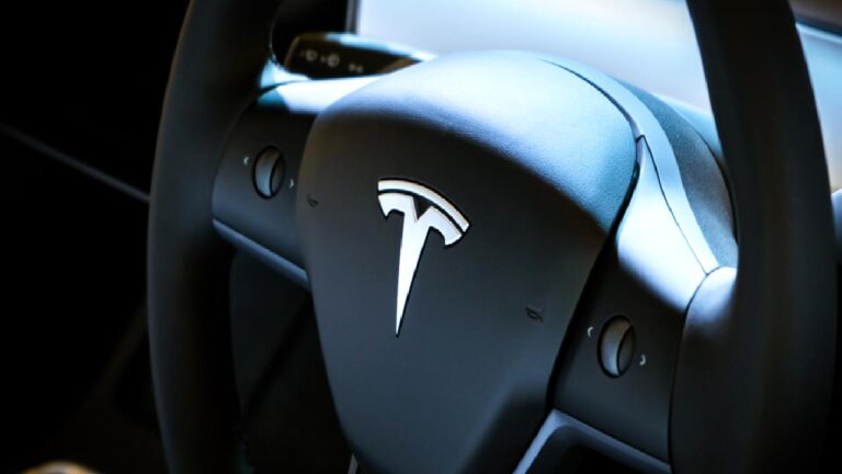 Tesla’nın “Tam Otonom Sürüş” teknolojisi, o kadar da otonom değilmiş