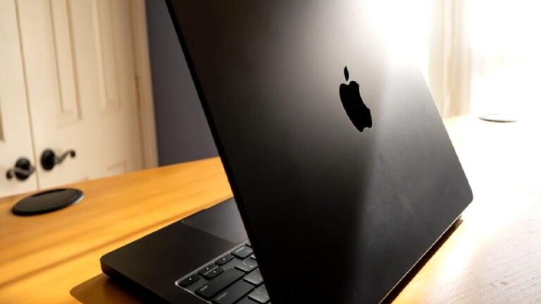 Apple’dan çılgın gelişme! SIM kartlı MacBook yolda mı?