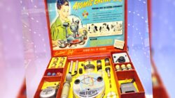 “Tüm vakitlerin en tehlikeli oyuncağı” açık arttırmayla satılıyor