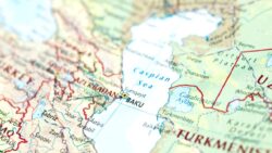 İki yıl önce büyük gürültüyle ortaya çıkan ada, sessiz sedasız yok oluyor