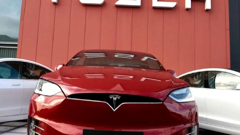 Tesla, 1.2 milyon aracı geri çağırıyor! İşte sebebi