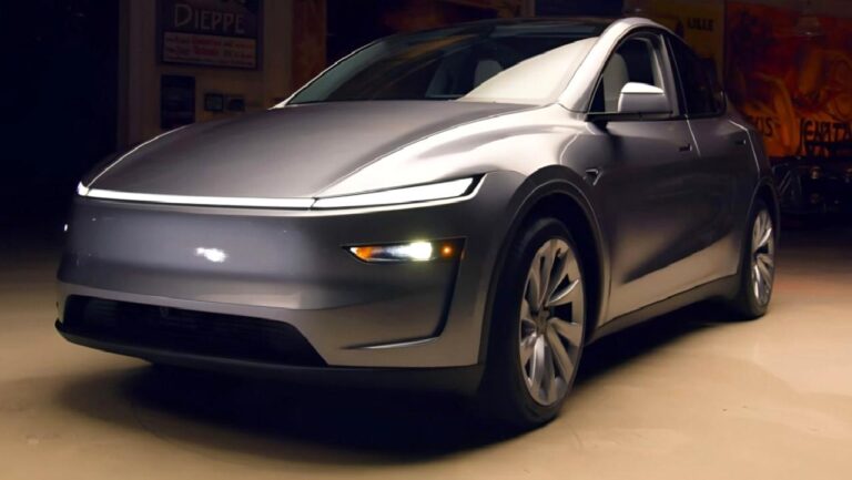 Tesla Model Y araçlara, adaptif uzun far teknolojisi geliyor!
