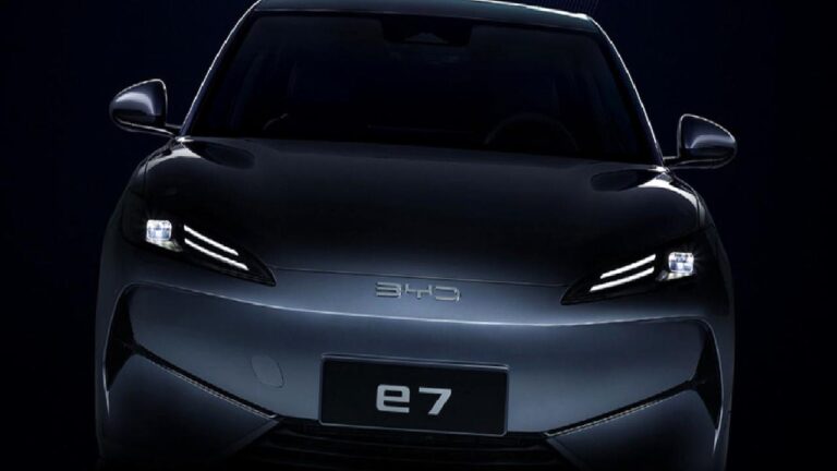 BYD, yeni elektrikli sedanı e7’yi görücüye çıkardı!