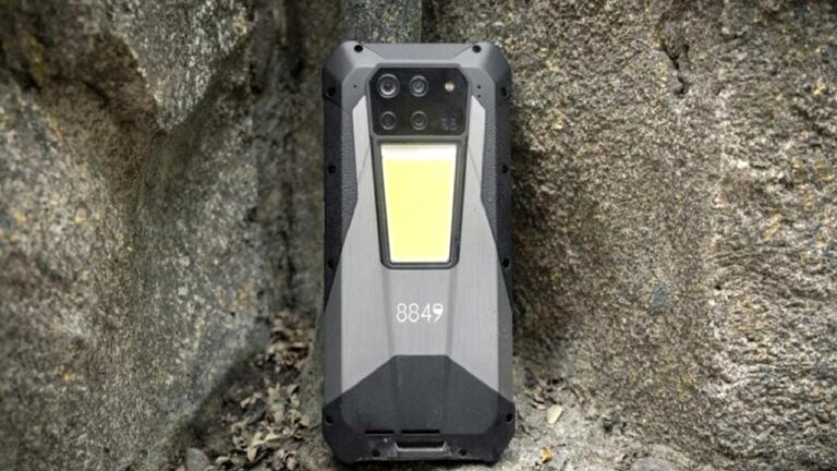 Dev gibi bir pil ve dahili projektör: İşte akıllı telefonların “tankı” Tank 3 Pro