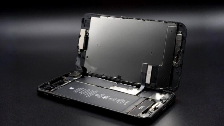 iPhone 16e söküldü! İçinden büyük bir batarya çıktı