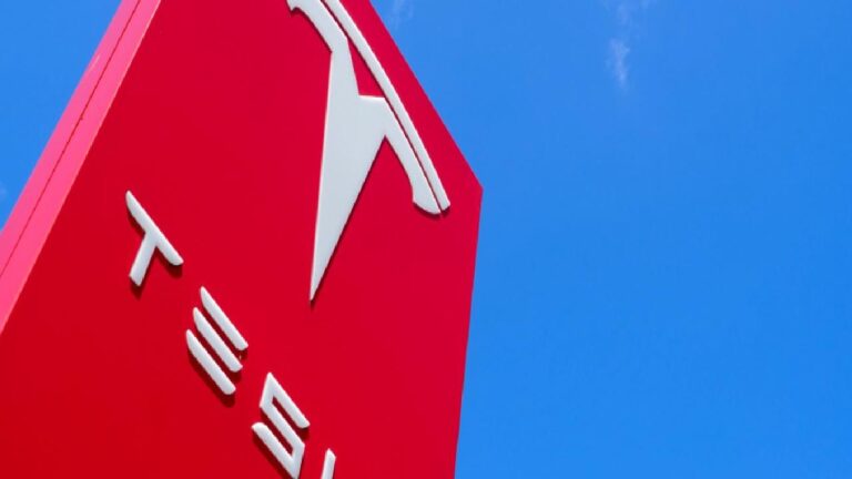 Sigorta şirketleri, artık Tesla arabaları sigortalamak istemiyor!