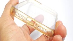 Şeffaf telefon kılıfları neden sararır? Peki, sararan kılıf nasıl temizlenir? Açıklıyoruz…