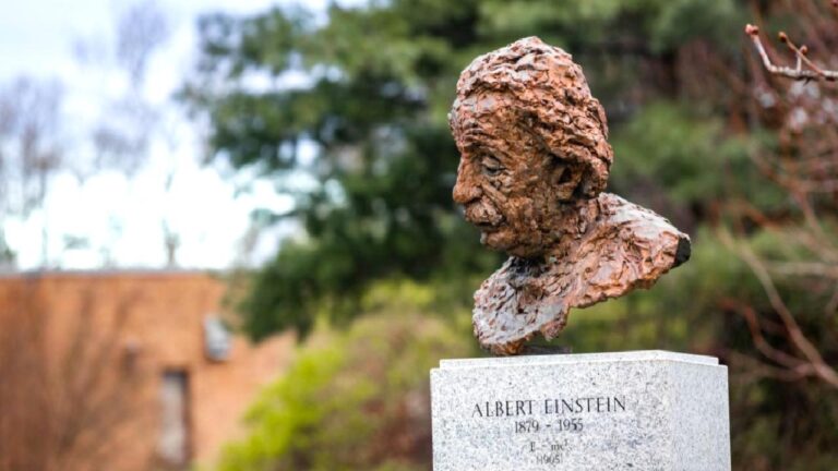 Einstein’ın atom bombası mektubu açık artırmaya çıktı