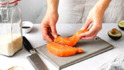 Laboratuvarda üretilen somon balığı eti, menülere girmeye başladı