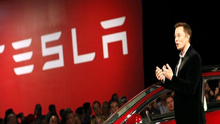 Otonom Tesla okul otobüsünü tanımadı, çocuk mankenini ezdi!