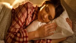 Yatmadan önce peynir yemek, kabus görmeye neden olur mu?