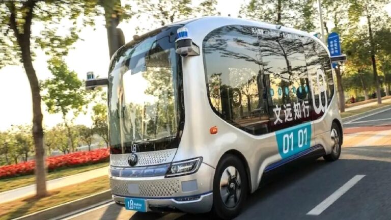 Otonom otobüs Çin’de faaliyete geçti!
