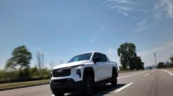 Chevrolet Silverado menzil rekoru kırdı