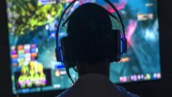 Gençler oyunlara daha az para harcıyor