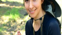 Kendi nişan taşını arıyordu, devasa bir elmas buldu