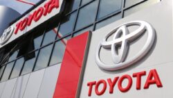Toyota içten yanmalı motordan vazgeçmiyor