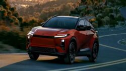 Yeni Toyota C-HR elektrikli modeli 2026’da geliyor!