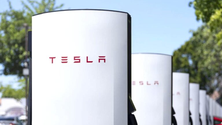 Tesla işletmelere Supercharger sunacak