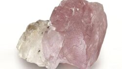 37 karatlık sıra dışı elmas: Çok nadir bulunuyor, değerini belirlemek hiç kolay değil!