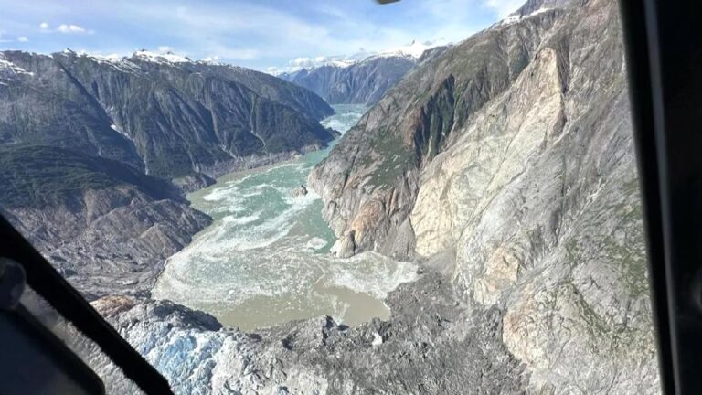 Mega tsunami dehşeti: Dalgalar 500 metre yüksekliğe ulaştı!