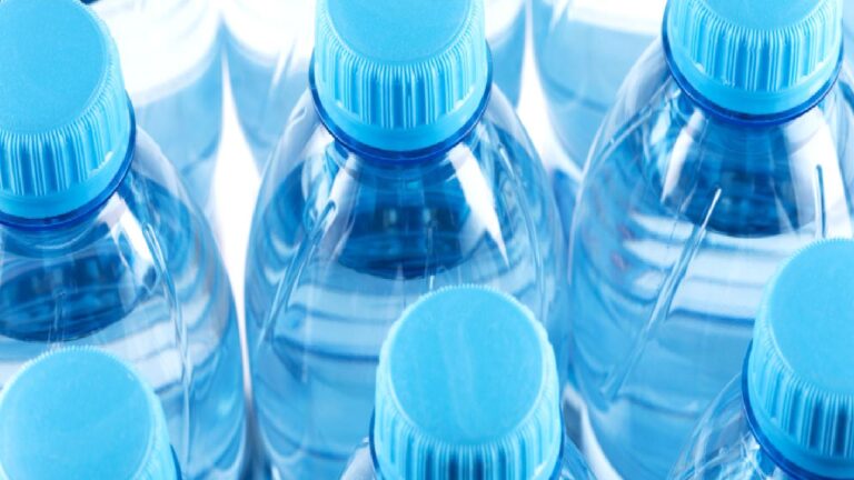 Plastik şişede satılan suların son kullanım tarihi var mı? Var ama…