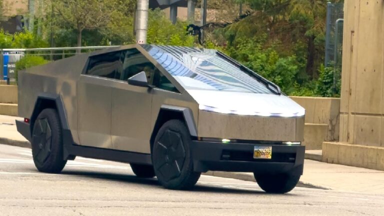 Tesla Cybertruck için bir geri çağırma daha: Bu kez sorun ne?