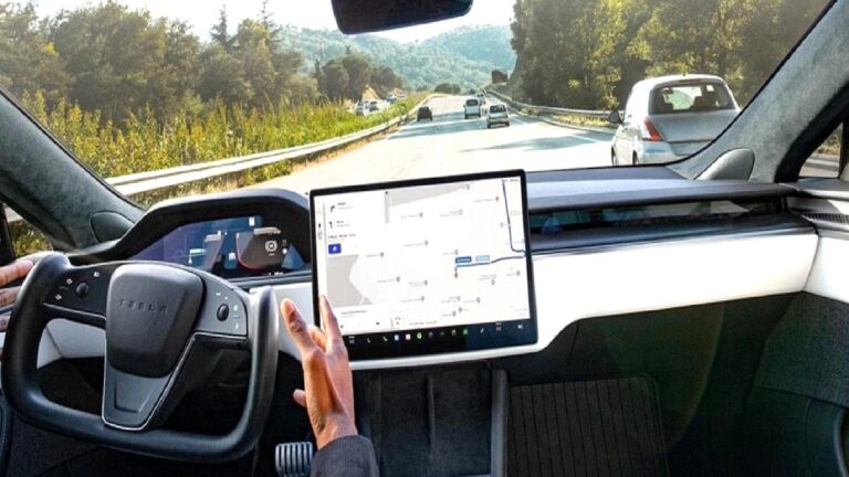 Tesla FSD v14 çıktı! Sürüş deneyimi değişiyor!